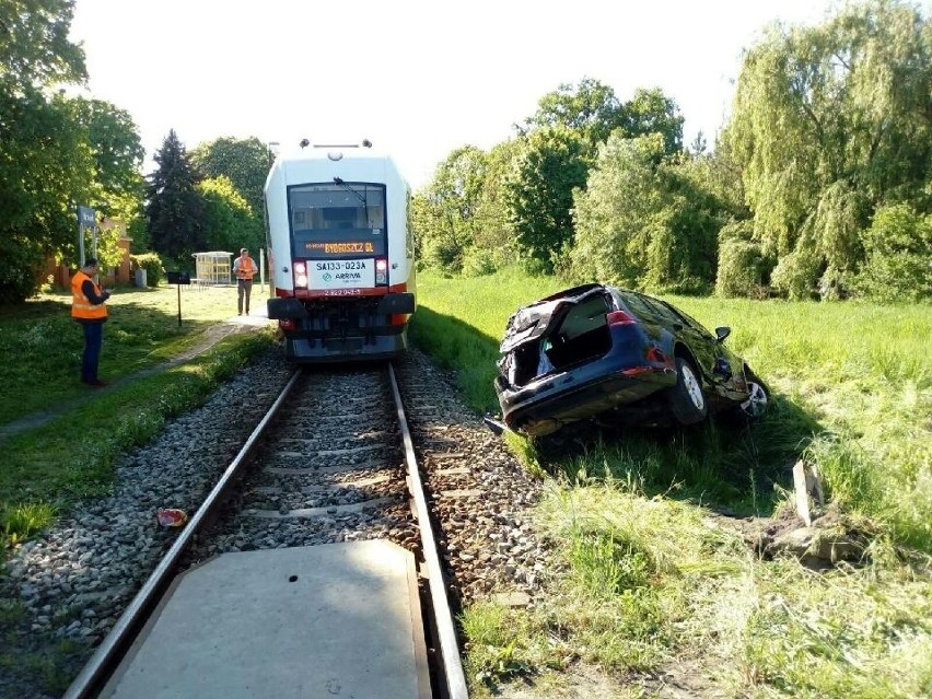 Kierowca vw został zabrany do szpitala. Ze wstępnych ustaleń...