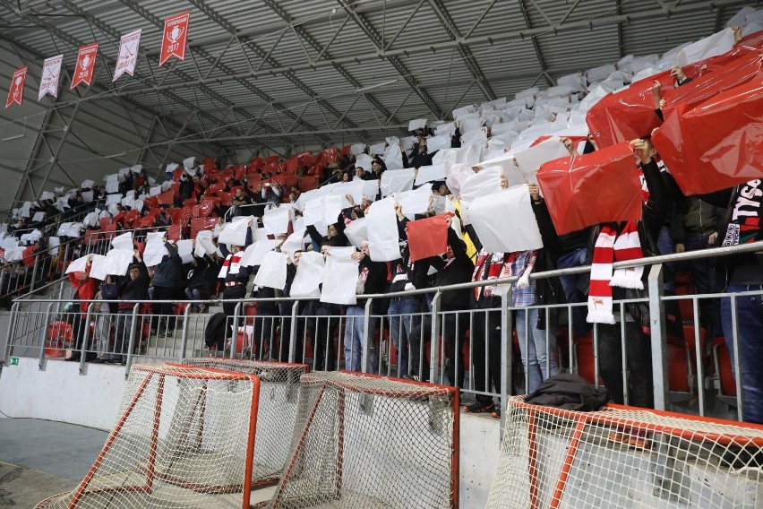 Kibice Cracovii dopingowali hokeistów