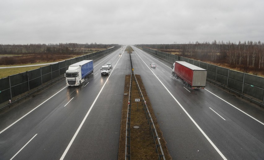 Cała autostrada A4 ma 670 kilometrów i łączy Polskę pomiędzy...