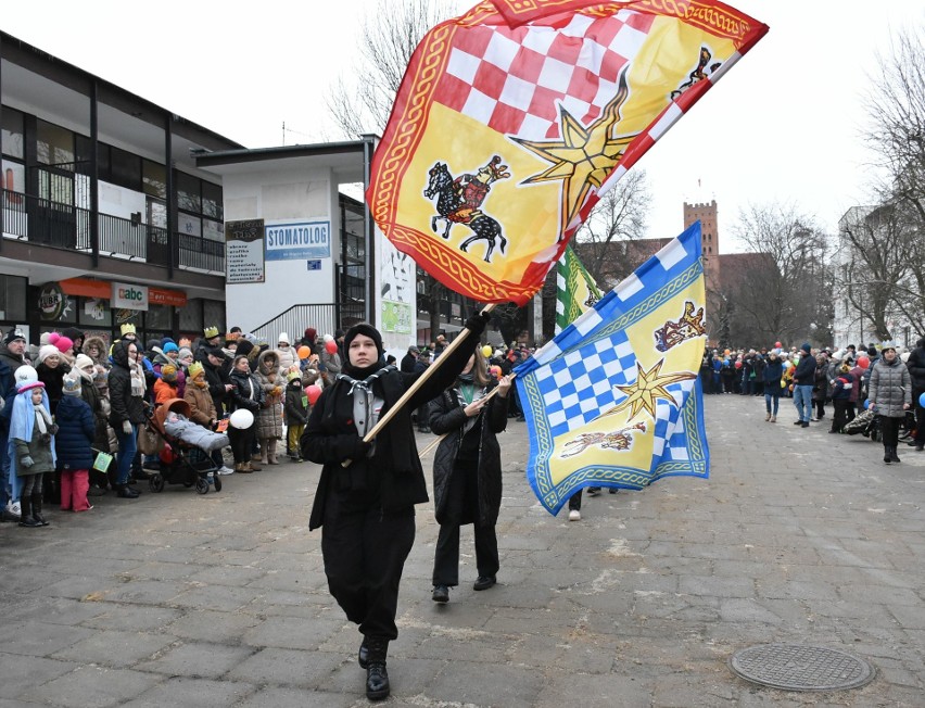 Rekordowy Orszak Trzech Króli w Malborku. Mieszkańcy przeszli ulicami w centrum miasta