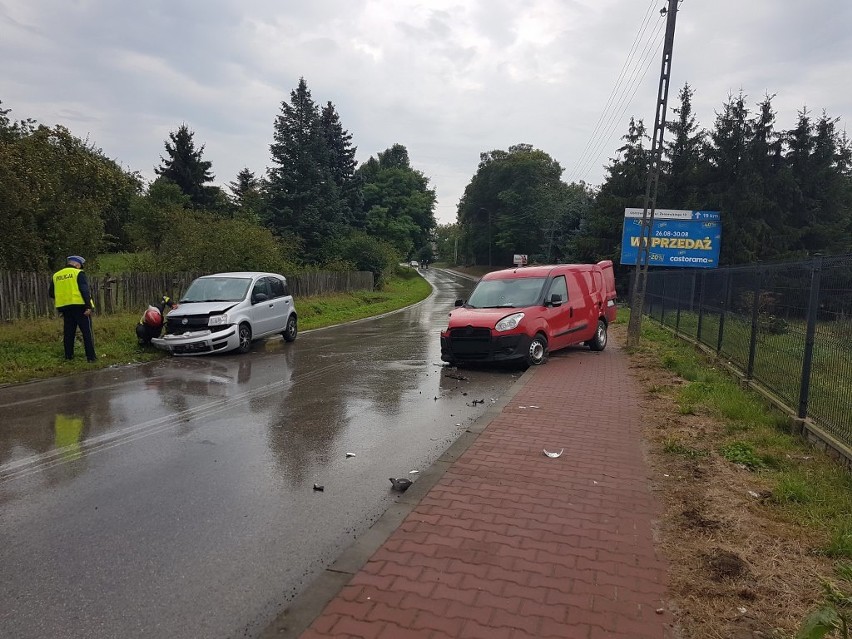 Wypadek pod Lipskiem. Dwa samochody osobowe zderzyły się w Siennie 