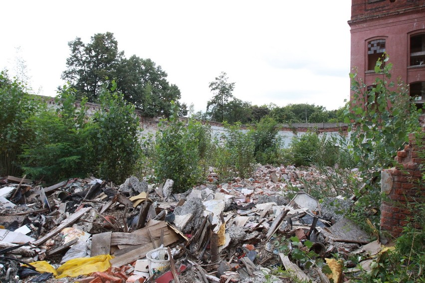 Nielegalne wyburzenia w fabryce Grohmana w Łodzi. Sprawą zajmie się prokuratura [ZDJĘCIA]