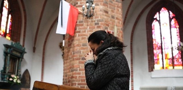 Słupszczanie pogrążyli się w żalu po śmierci 96 osób w katastrofie w Smoleńsku.