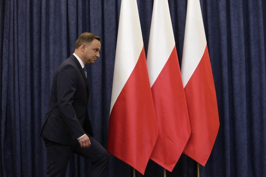Andrzej Duda ogłosił swoją decyzję w sprawie ustaw o KRS i...