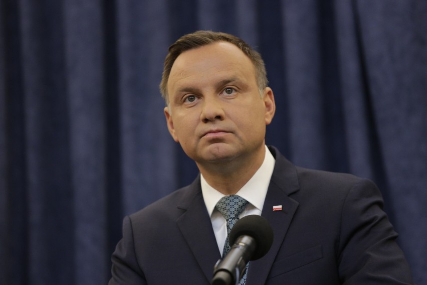 Andrzej Duda ogłosił swoją decyzję w sprawie ustaw o KRS i...