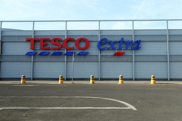 Kłopoty Tesco w Polsce. Brytyjska sieć sklepów spożywczych sprzedaje swoje  sklepy. W tym jeden w Gdańsku i Gdyni. Kto przejmie te lokale? | Dziennik  Bałtycki