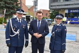 Powiatowe obchody Święta Policji w Chrzanowie. Funkcjonariusze otrzymali awanse. Zobacz zdjęcia i wideo