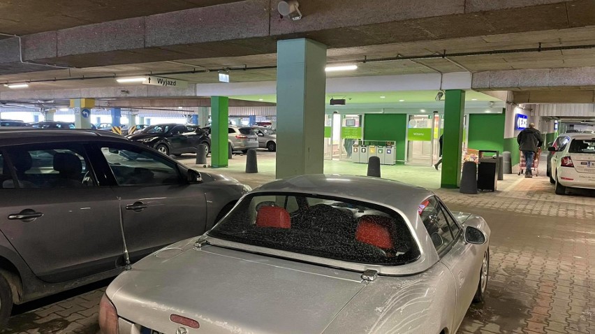 Białystok. Parking pod galerią Zielone Wzgórza nie dla każdego. Dlaczego? (zdjęcia)
