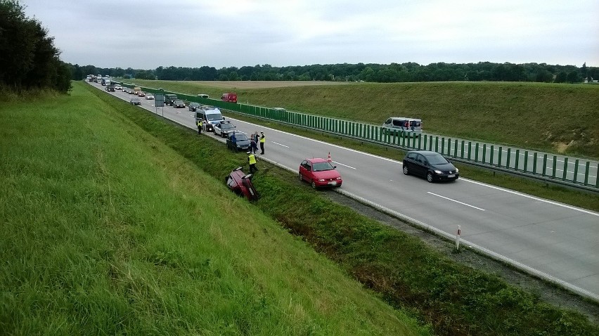 Autostrada A4 była zablokowana. Musiał lądować śmigłowiec (ZDJĘCIA)