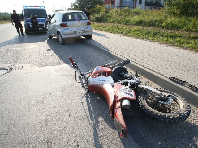 W sobotę na ulicy Witosa w Kielcach zderzyły się motocykl marki honda i toyota yaris.
