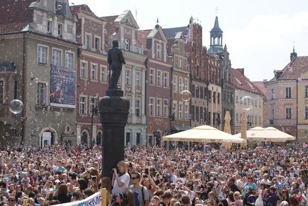 Poznań: Stary Rynek cały w bańkach [GALERIA ZDJĘĆ, FILM]