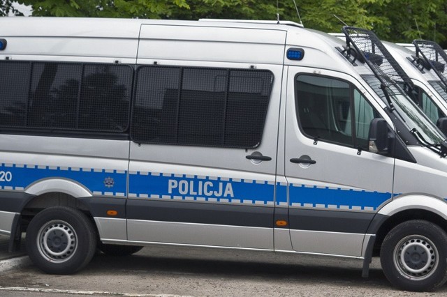 Policja sprawdza mieszkanie.