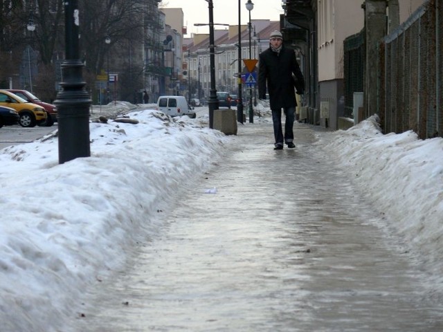 Tak wygląda chodnik przy ulicy Mickiewicza.