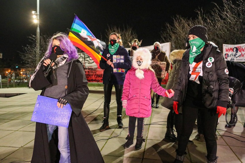 Strajk Kobiet w Szczecinie. Kobiety po raz kolejny powiedziały dość! ZDJĘCIA