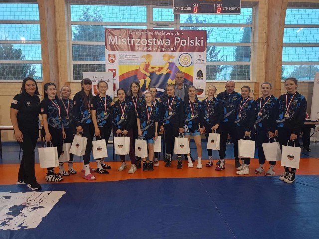 Zapaśniczki LKS Znicz Chęciny zajęły 3 miejsce na Mistrzostwach Polski Kadetek w Łukowie.
