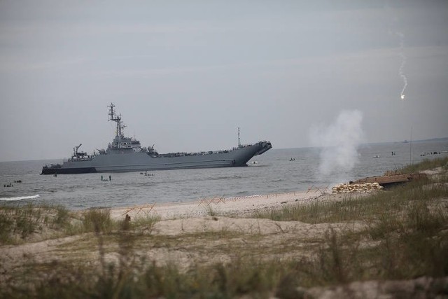 Ćwiczenia Anakonda 2014. Desant na plaży na poligonie w Ustce.