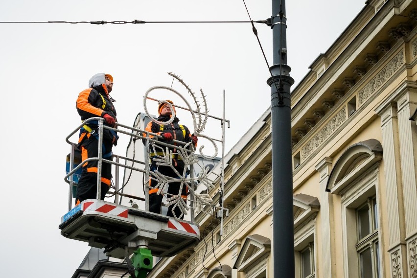 W Bydgoszczy pojawiły się pierwsze dekoracje świąteczne. Co...