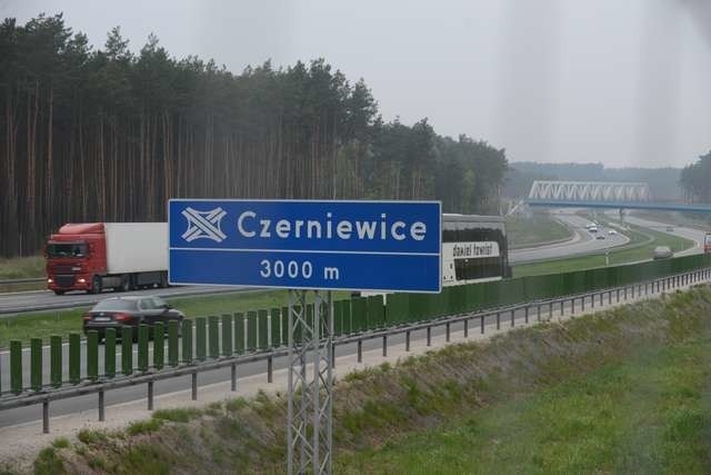 Znak węzeł Czerniewice na autostradzie A1Czerniewice