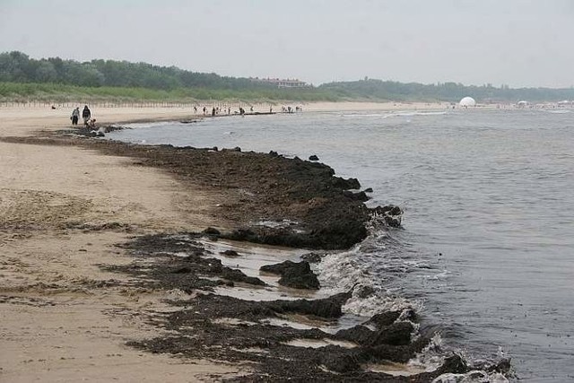 Na brzegu w gminie Rewal pojawił mazut