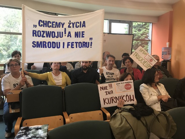 Protest na sesji w Jastrzębiu. Mieszkańcy nie chcą kurnika