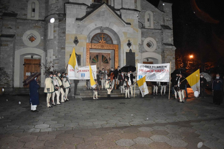 Zakopane. Różaniec w sanktuarium w odpowiedzi na Strajk Kobiet na Krupówkach 