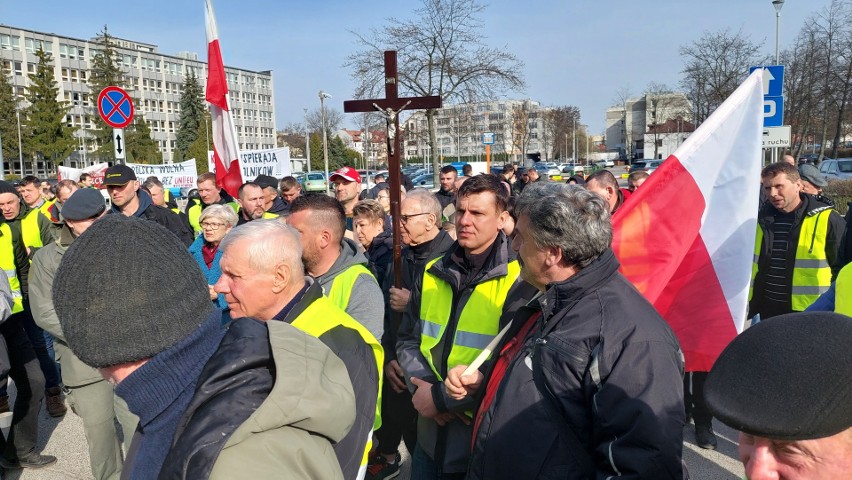 Protest rolników w Kielcach. Do strajkujących wyszedł wicewojewoda świętokrzyski Michał Skotnicki