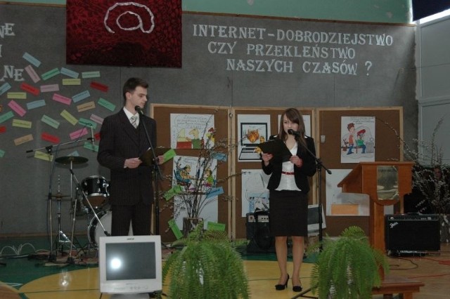 O pozytywnych i negatywnych stronach korzystania z internetu wypowiedziała się także młodzież ze Staszica.