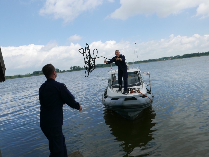 Marynarze badają przeszłość w Jeziorze Biskupińskim