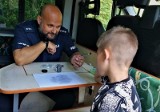 Policjanci na pikniku rodzinnym promowali bezpieczny wypoczynek