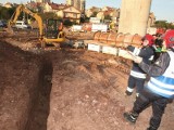 W Kielcach koparka uszkodziła gazociąg [WIDEO, zdjęcia]