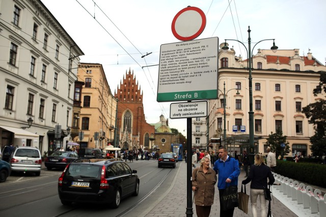 Okazało się przy tym, że 100 wjazdówek nakazał sobie wydać sam prezydent Krakowa