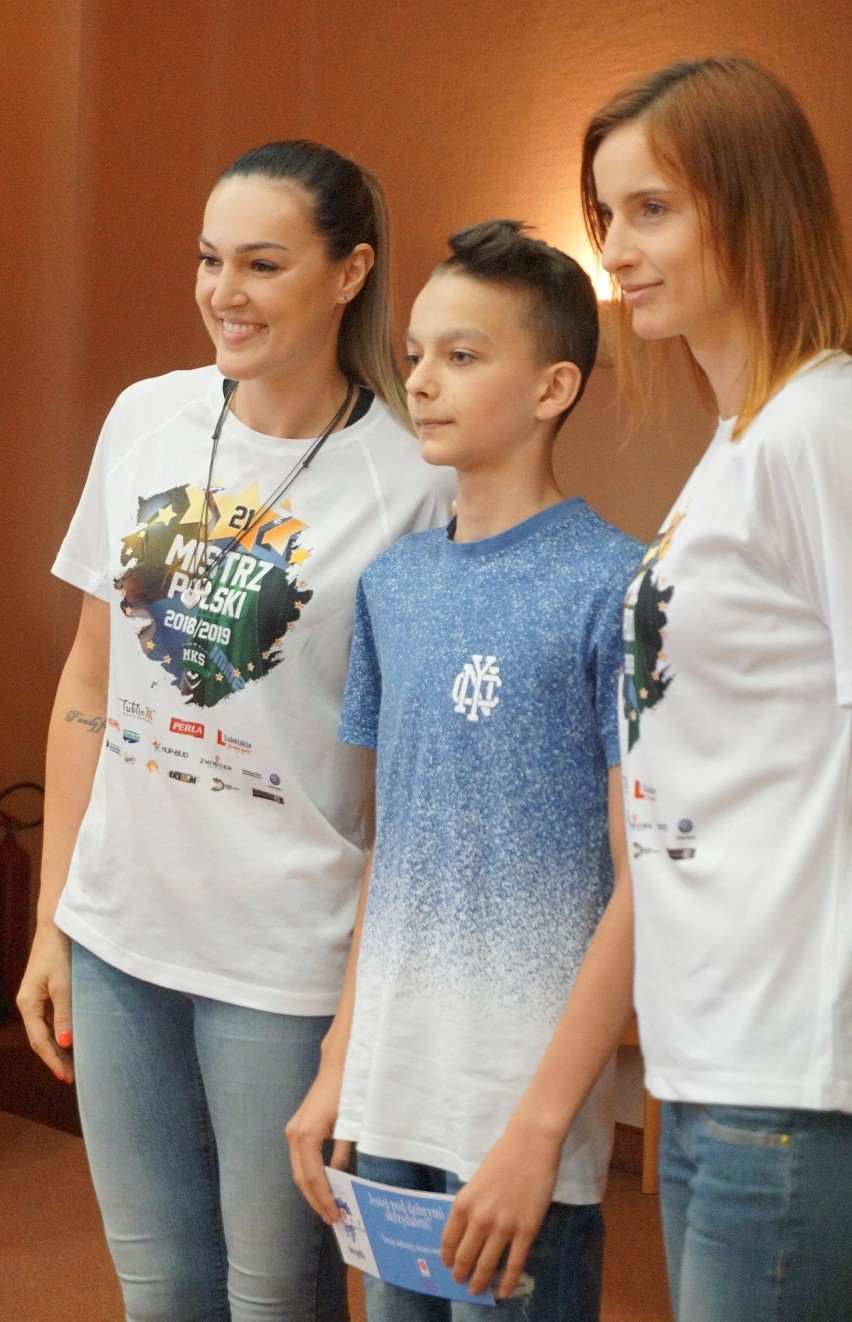 Piłkarki MKS Perła Lublin wręczyły vouchery dla podopiecznych Caritas (ZDJĘCIA)