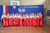 "Szkoła do hymnu" w Szkole Podstawowej w Sokolinie. Akcję poprzedziła akademia [ZDJĘCIA]