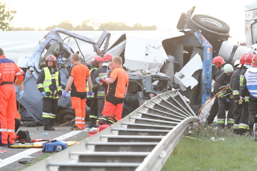 Kierowcy, którzy utknęli wczoraj na autostradzie po...