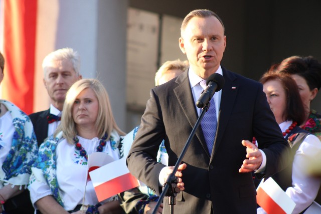 Prezydent Andrzej Duda podczas wizyty w Pajęcznie. Zobaczcie na kolejnych zdjęciach co się działo na spotkaniu.