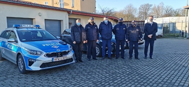 W Komendzie Powiatowej Policji w Drawsku Pomorskim odbyło się symboliczne przekazanie trzech nowych samochodów służbowych, które będą służyły policjantom już od nowego roku.