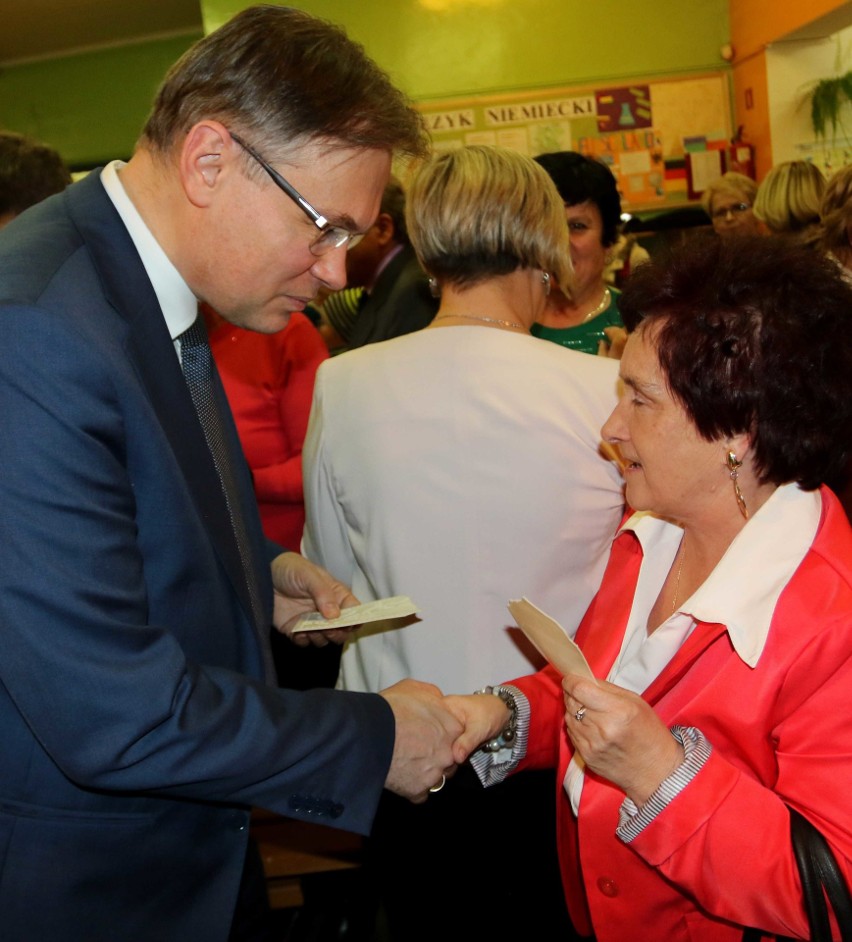 Mieszkańcy Falkowej przełamali się opłatkiem. Z życzeniami przyszli posłowie i prezydent miasta [ZDJĘCIA]