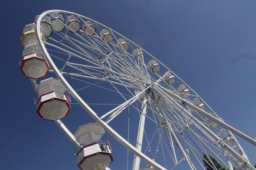 Największy w Polsce diabelski młyn w Sosnowcu! Lunapark w Parku Sieleckim oblegany. Gwarantuje emocje i świetną, rodzinną rozrywkę  