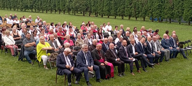 V Zjazd Sołtysów i II Zjazd Liderek Społeczności Wiejskich w klasztorze w Jędrzejowie. Zobacz więcej na kolejnych slajdach.