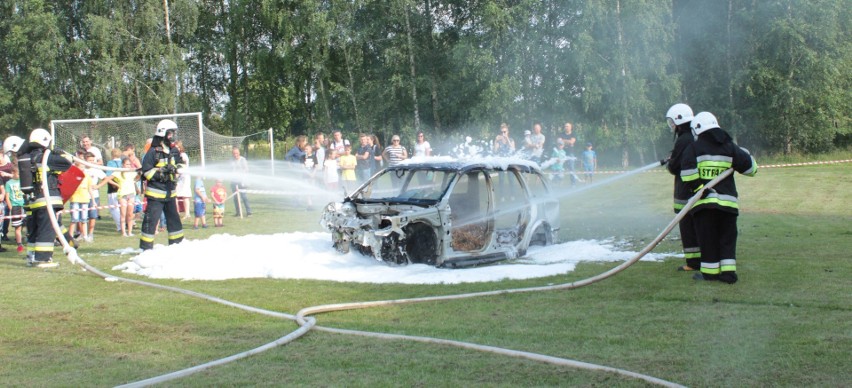 Podczas 100 - lecia OSP Książki można było obejrzeć pokazy...