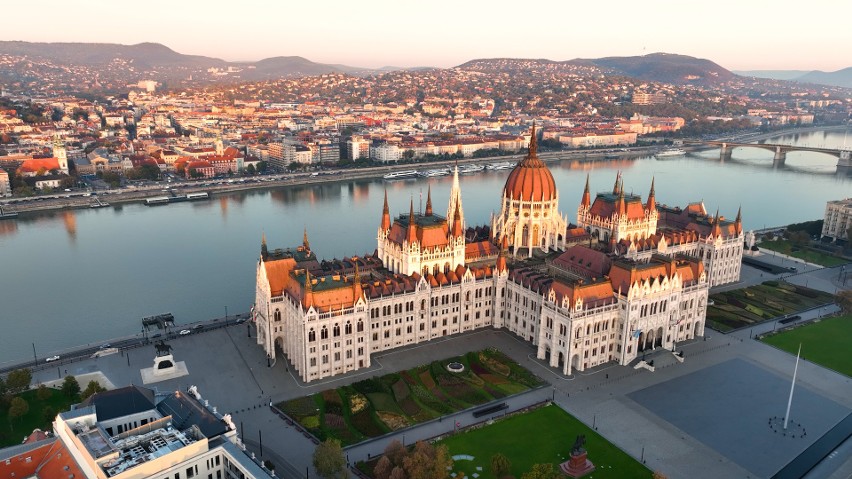 Budynek węgierskiego parlamentu to jeden z największych tego...