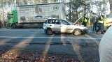 Trzy samochody zderzyły się w Rozgartach, jedna osoba w szpitalu [ZDJĘCIA]
