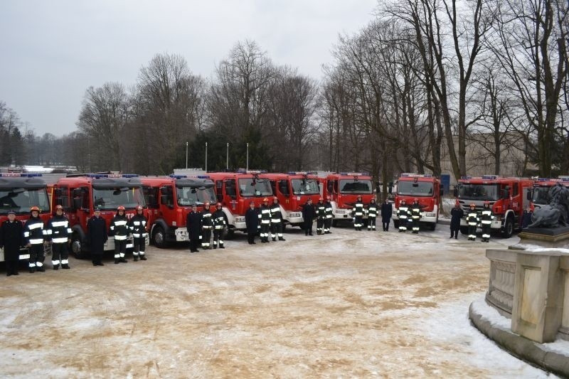 Nowe samochody strażackie otrzymały m.in. jednostki z...