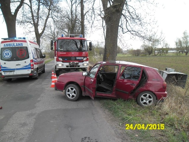 Na miejscu działały cztery zastępy strażaków zawodowców i OSP Szynych, dwie załogi karetki pogotowia oraz policjanci, którzy ustalają przyczyny wypadku.  