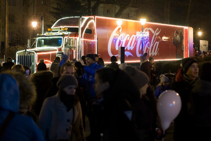 Ciężarówka coca-coli odwiedzi 3 polskie miasta.