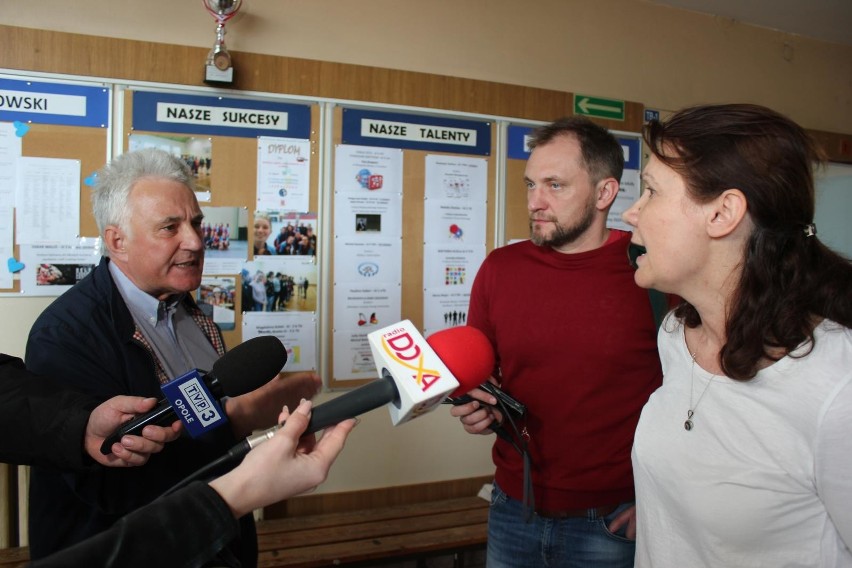 Maturzyści z ZSZ nr 4 w Opolu apelują do nauczycieli o...