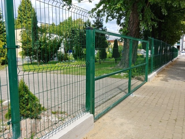 W ubiegłych latach w ramach Budżetu Obywatelskiego wymieniono ogrodzenie przy Warsztatach Terapii Zajęciowej w Szydłowcu.