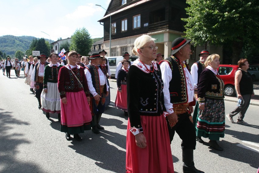 Tydzień Kultury Beskidzkiej 2016: Drugi dzień święta folkloru. Barwny korowód w Szczyrku [ZDJĘCIA]