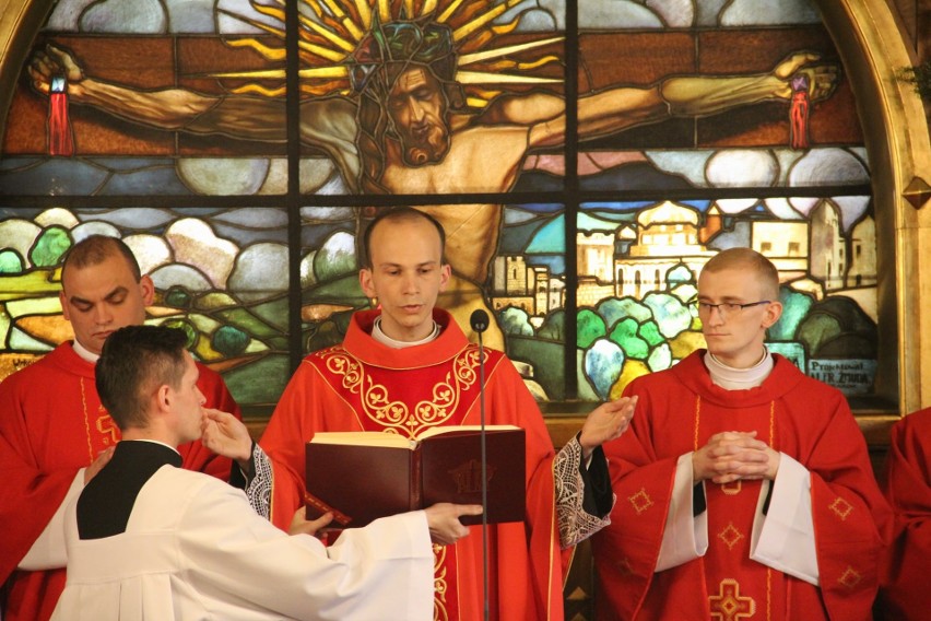 Msza święta prymicyjna nowo wyświęconych kapłanów w Wyższym Seminarium Duchownym w Kielcach [ZDJĘCIA]