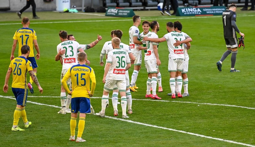 Co zapewni Lechii Gdańsk grę w grupie mistrzowskiej? Biało-zieloni zagrają jeszcze z Cracovią w Gdańsku i z Pogonią w Szczecinie [warianty]